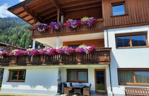 Medraz Apartment | Discover Ferienwohnung Auszeit Stubai: Top-Rated Family Stay