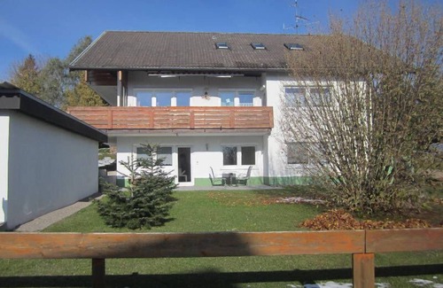 Hoechenschwand Apartment | Family-Friendly Ferienwohnung Bäumchen with Breakfast Included
