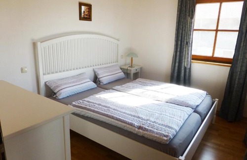 Waging am See Apartment | Pet-Friendly Getaway at Ferienwohnung Bösch with High Ratings