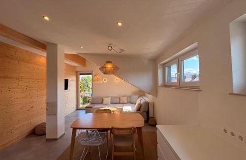 Beutelsau Apartment | Delightful Balcony Retreat - Child-Friendly Stay Awaits!