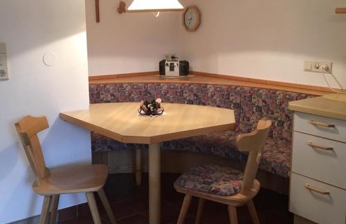 Mayrhofen Apartment | Cozy Ferienwohnung Bacher: Spa & Breakfast Included
