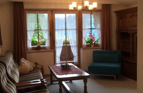 Mayrhofen Apartment | Cozy Ferienwohnung Bacher: Spa & Breakfast Included