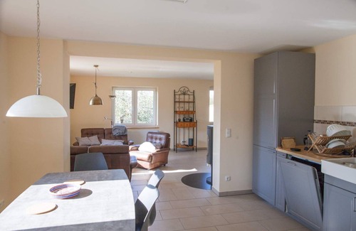 Garzau-Garzin Apartment | Family-Friendly Ferienwohnung Bergschäferei with Kitchen