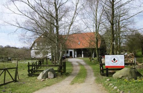 Lalendorf House | Pet-Friendly Ferienwohnung Bergfeld: Family Approved Retreat