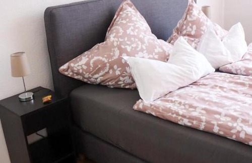 Saarburg Apartment | Family-Friendly Ferienwohnung Berggarten with High Ratings