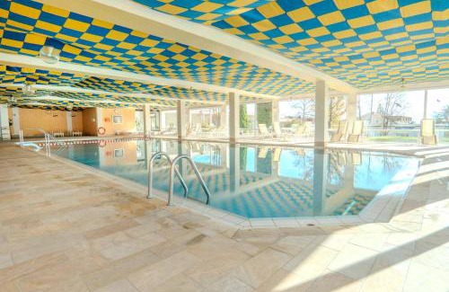 Scheidegg Apartment | Relax at Ferienwohnung BergOase: Pool, Spa & Ocean Views