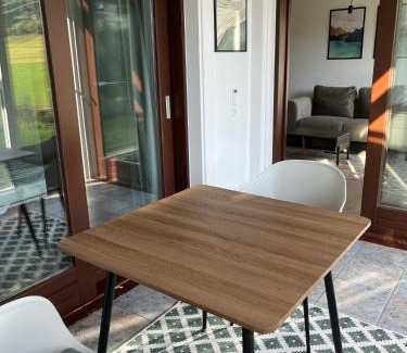 Todtnauberg Apartment | Cozy Ferienwohnung Bergoase - Family-Friendly Retreat