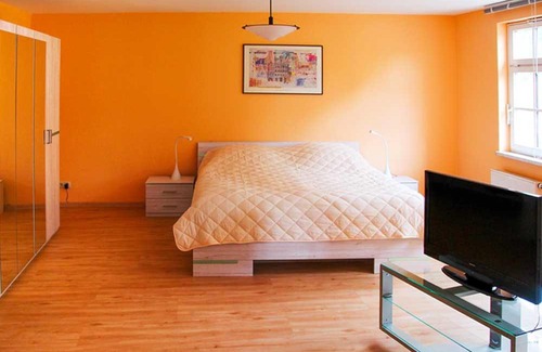 Zella-Mehlis Apartment | Inviting Ferienwohnung Bernhardt: Family-Friendly with Pool