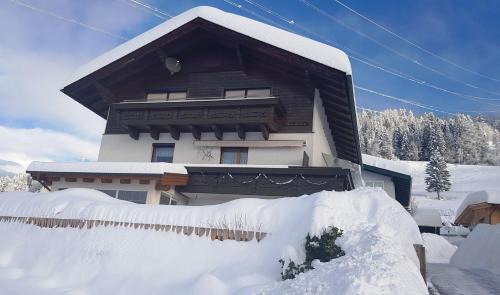 Iselsberg-Stronach Apartment | Discover Ferienwohnung Bernsteiner: Family-Friendly Retreat