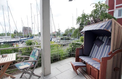 Steinbeckervorstadt Apartment | Experience Oceanfront Comfort at Ferienwohnung Bieberblick