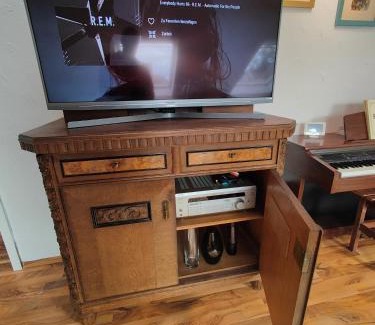 West Apartment | Pet-Friendly Komfort Ferienwohnung Biene with Hot Tub