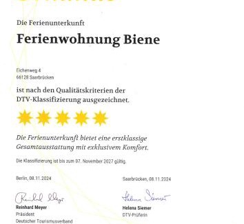 West Apartment | Pet-Friendly Komfort Ferienwohnung Biene with Hot Tub