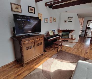 West Apartment | Pet-Friendly Komfort Ferienwohnung Biene with Hot Tub