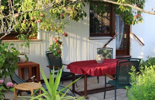 Grunbach Apartment | Family-Friendly Retreat at Ferienwohnung Bienenherz