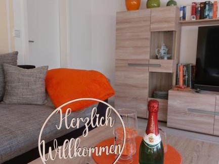 Grobitz Apartment | Oceanfront Retreat: Ferienhaus zum Nautzschketal Awaits