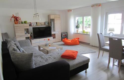 Grobitz Apartment | Oceanfront Retreat: Ferienhaus zum Nautzschketal Awaits