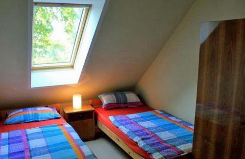 Velgast Apartment | Family-Friendly Ferienwohnung Birnengarten in Starkow