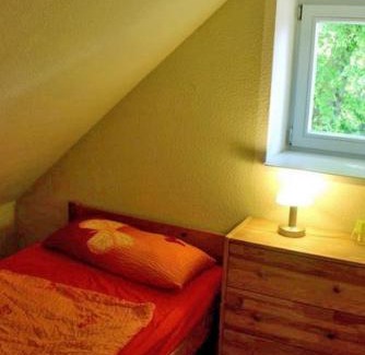 Velgast Apartment | Family-Friendly Ferienwohnung Birnengarten in Starkow