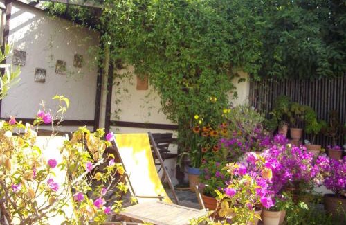 Kirchenlamitz Apartment | Delightful Ferienwohnung Blütentraum - 4-Star Family Retreat