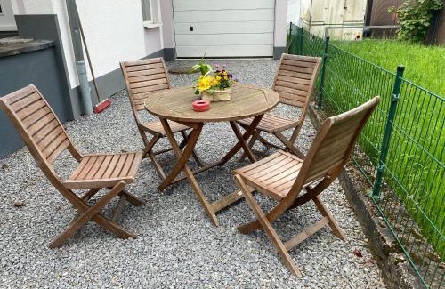 Leichlingen Apartment | Kid-Friendly Retreat at Ferienwohnung Blütenstadt - 8.9/10