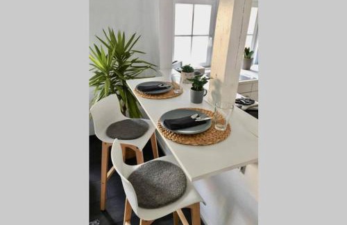 Pforzheim Apartment | Discover Ferienwohnung Brötzingen with Family-Friendly Dining