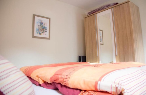 Ortsmitte Apartment | Cozy Ferienwohnung Braun with Kitchen for Your Getaway
