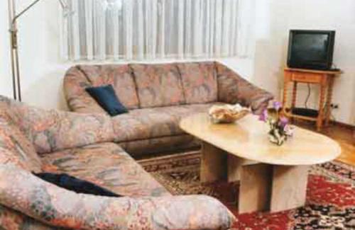 Bischoffingen Apartment | Family-Friendly Ferienwohnung Brueckner with 8.5/10 Rating