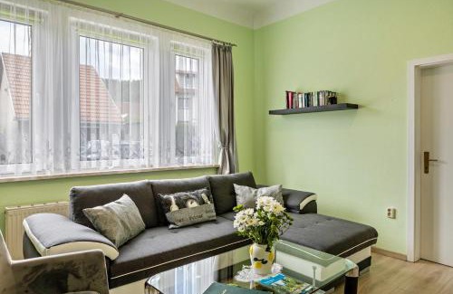 Plaue Apartment | Family-Friendly Ferienwohnung Burgblick with Top Reviews