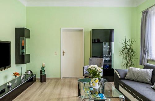 Plaue Apartment | Family-Friendly Ferienwohnung Burgblick with Top Reviews