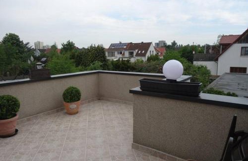 Vahrenheide Apartment | Spacious 110 sqm Apartment with Inviting Terrace Retreat
