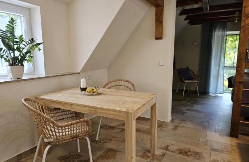 Großjena Apartment | Exceptional Family Retreat at Ferienwohnung Carlotta