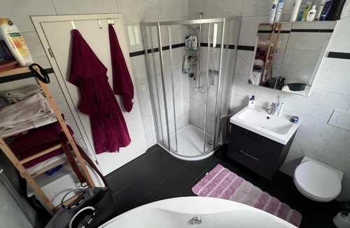 Eiken Apartment | Pet-Friendly Ferienwohnung Ideal for Family Getaways