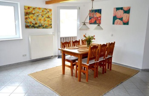 Dolni Lanov Apartment | Pet-Friendly Retreat: Ferienwohnung Charlott in Riesengebirge