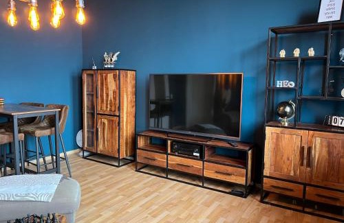 Heumarkt Apartment | Pet-Friendly "Charlotte" Apartment by the Elbe with Parking