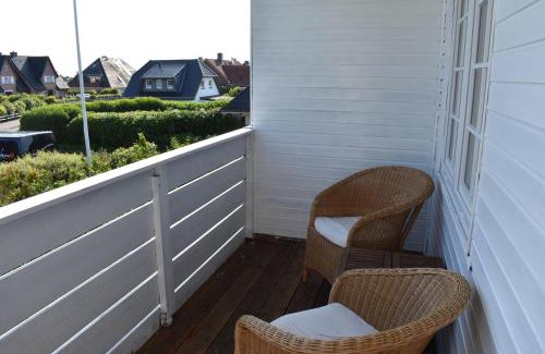Morsum Apartment | Family-Friendly Ferienwohnung-Clarissa with Kitchen Amenities