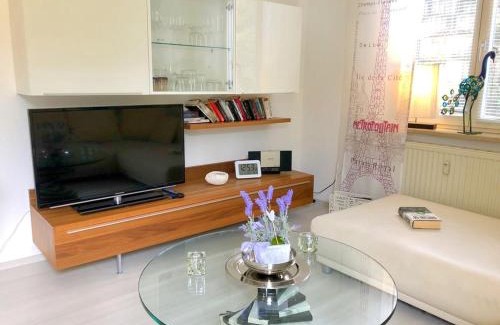 Ludwigshafen Apartment | Pet-Friendly Ferienwohnung Seestern with Breakfast Included
