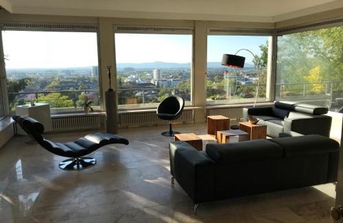 Neuburg Apartment | Exclusive Ferienwohnung Freiburg: Top-Rated & Family-Friendly