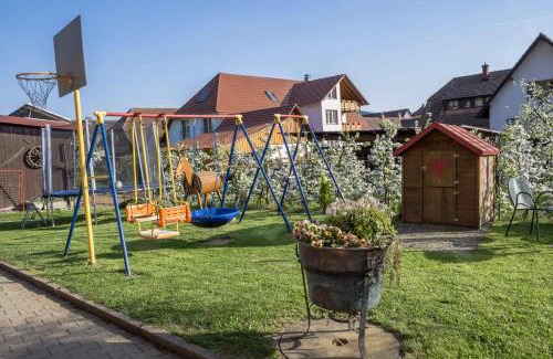 Schnellingen House | Family-Friendly Ferienwohnungen Müller: Guest Rated 9/10