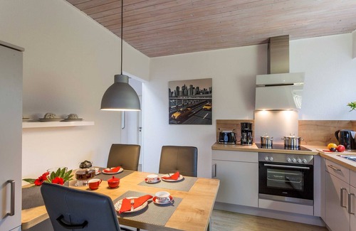 Leer Apartment | Relaxing Ocean View Stay at Ferienwohnung Lüttjeloog