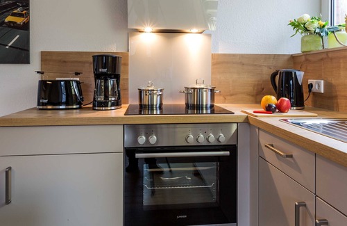 Leer Apartment | Relaxing Ocean View Stay at Ferienwohnung Lüttjeloog