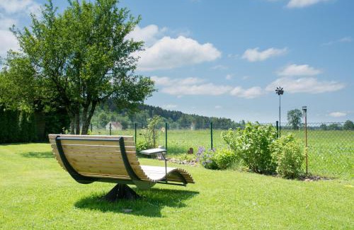 Winterstetten Apartment | Child-Friendly Retreat at Ferienwohnung Kleiner Spatz