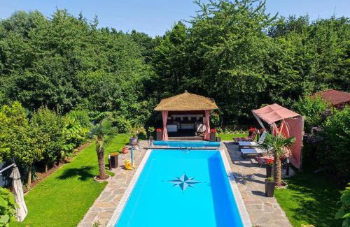 Saarn Apartment | Family-Friendly Ferienwohnung "Sanssouci" in Mülheim Selbeck
