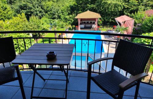 Saarn Apartment | Family-Friendly Ferienwohnung "Sanssouci" in Mülheim Selbeck