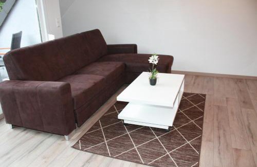 Heißen Apartment | Comfortable Ferienwohnung Mülheim Heißen with Large Balcony