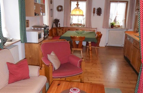 Marktschellenberg Apartment | Perfect Retreat for 2-5 Guests with Family-Friendly Amenities