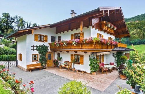 Marktschellenberg Apartment | Cozy Retreat for 2 with Kitchen & Child-Friendly Amenities