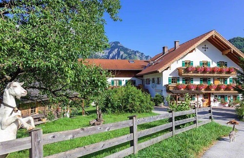 Marktschellenberg Apartment | Cozy Ferienwohnung Kneifelspitze for 2-6 Guests