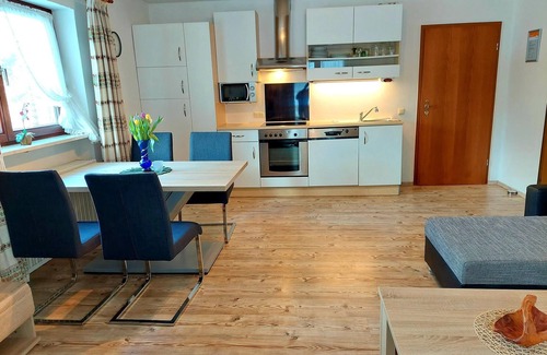 Marktschellenberg Apartment | Cozy Ferienwohnung 3 Edelweiss with Spa and Hot Tub