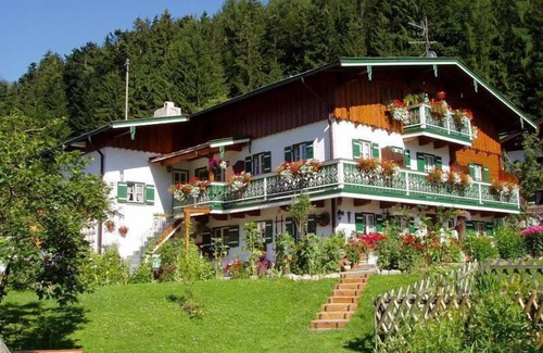 Marktschellenberg Apartment | Ideal Ferienwohnung Barmstein for Families and Friends