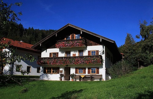 Marktschellenberg Apartment | Ideal Salzburg Apartment for 1-3 with Kitchen & Family Amenities